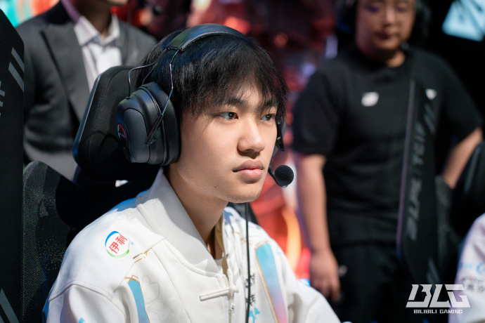 她对新环境 她对新环境