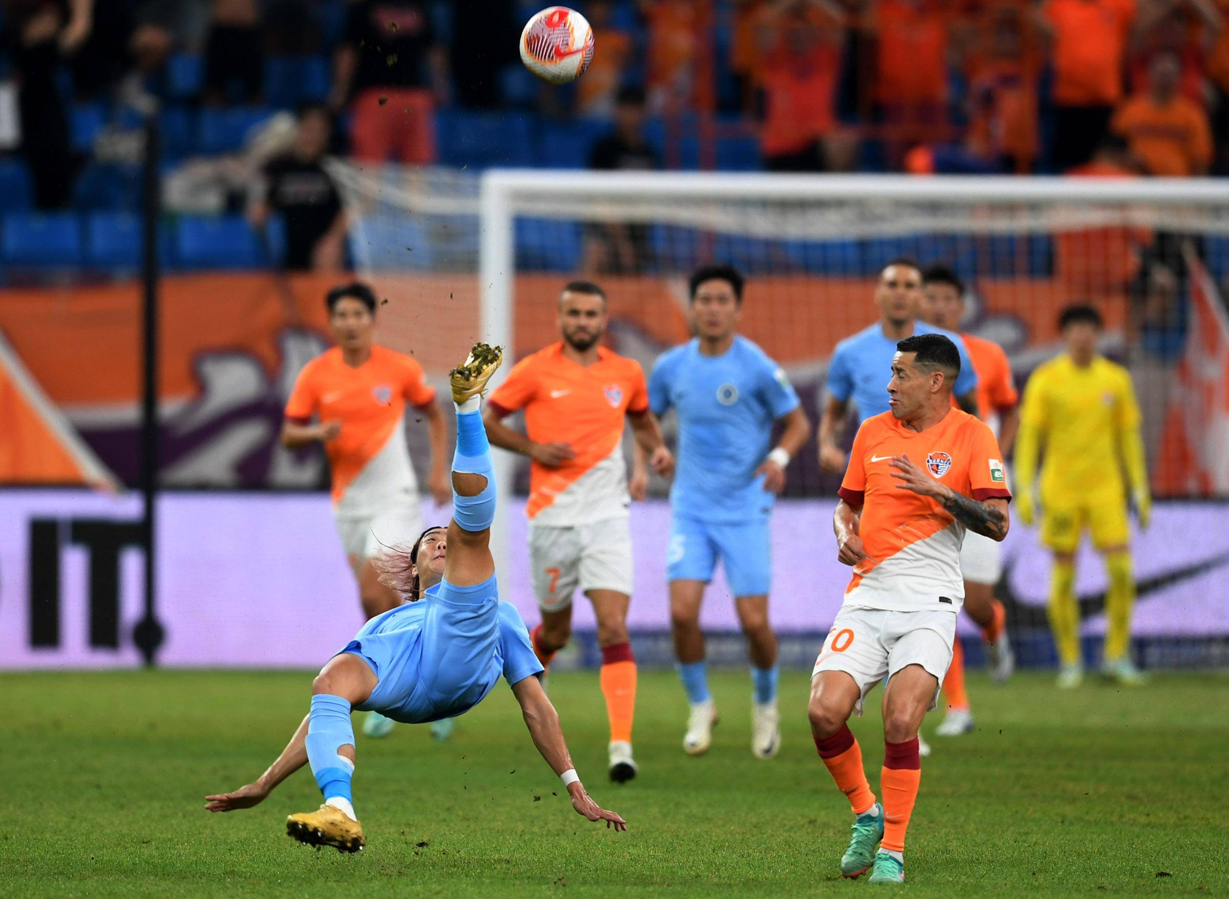 秀的青少年 秀的青少年